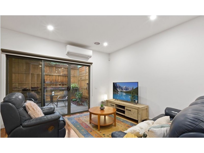 2/667 Whitehorse Road, Mitcham VIC 3132