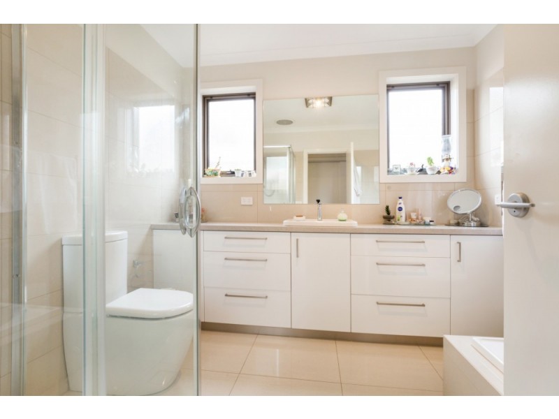 2/41 Lynn Drive, Ferntree Gully VIC 3156