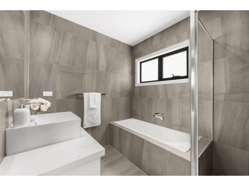 2/50 Lewis Road, Wantirna South VIC 3152