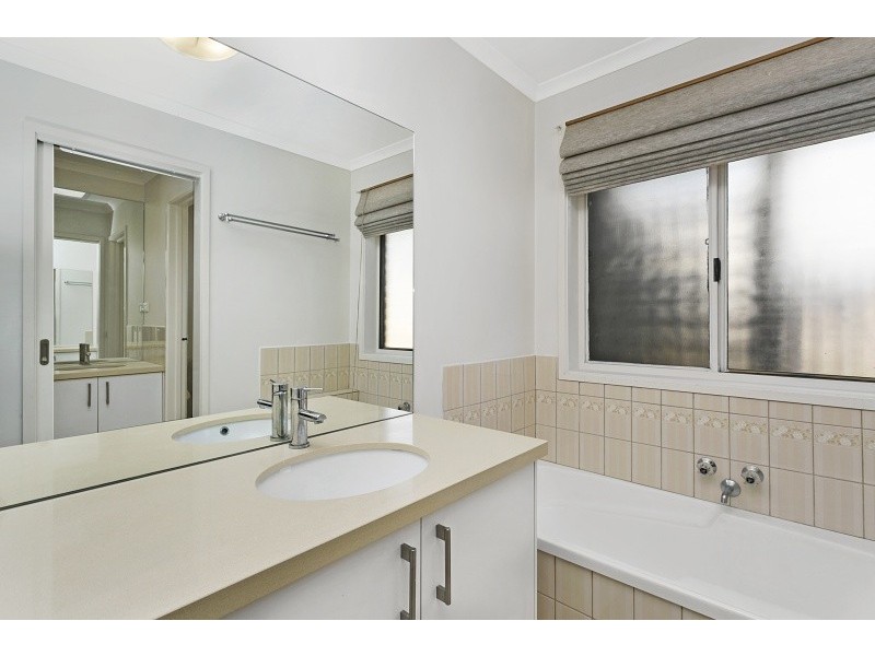 13 County Drive, Berwick VIC 3806