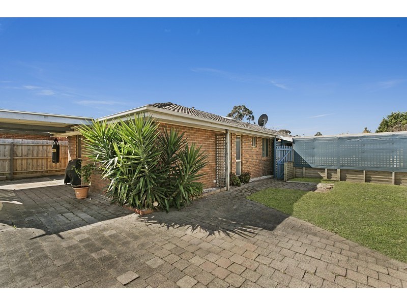 13 County Drive, Berwick VIC 3806