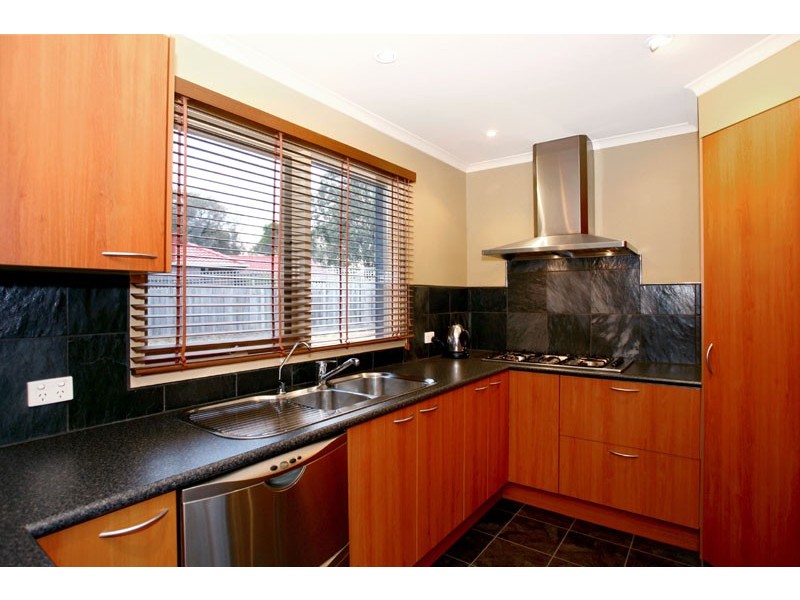 10 Corinella Square, Wantirna VIC 3152