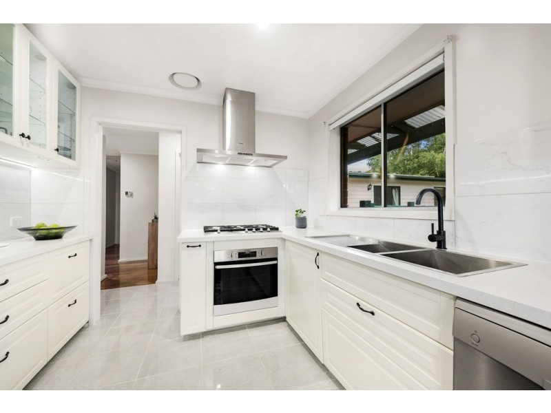 23 Croydondale Drive, Mooroolbark VIC 3138