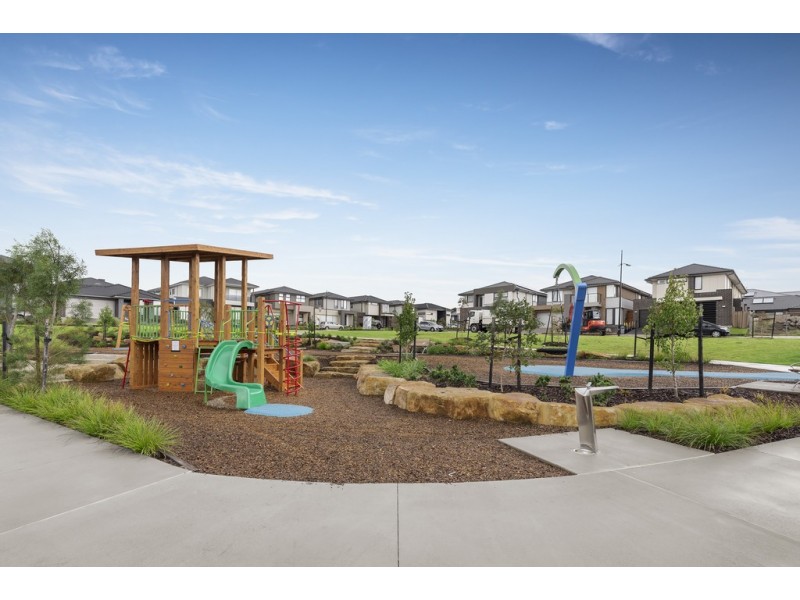 100 Harcrest Boulevard, Wantirna South VIC 3152