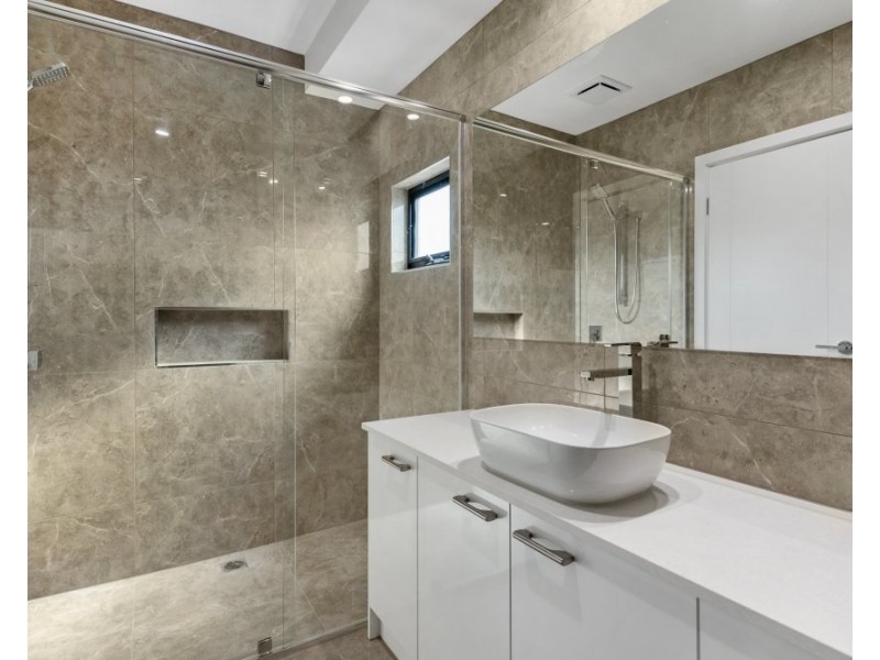 2/5 Dunbarton Drive, Wantirna VIC 3152