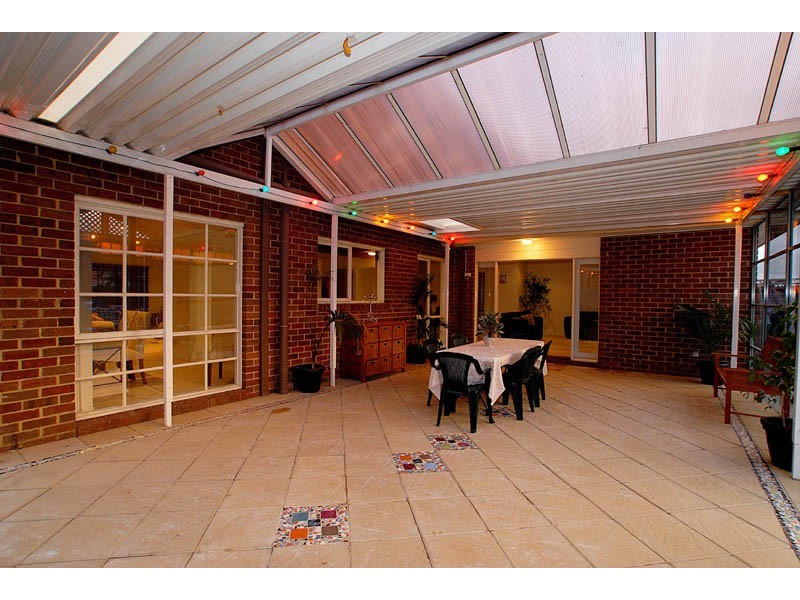 18B Tandragee Close, Wantirna South VIC 3152