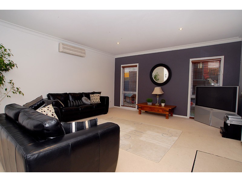 18B Tandragee Close, Wantirna South VIC 3152