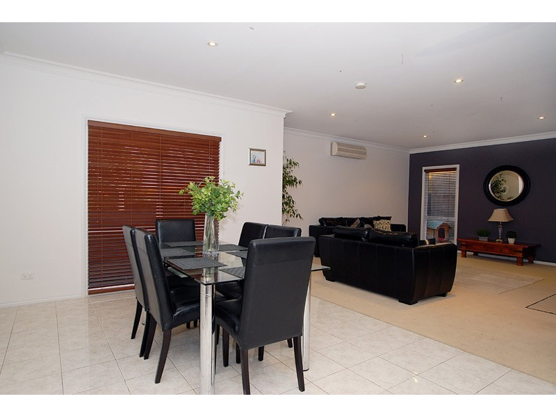 18B Tandragee Close, Wantirna South VIC 3152