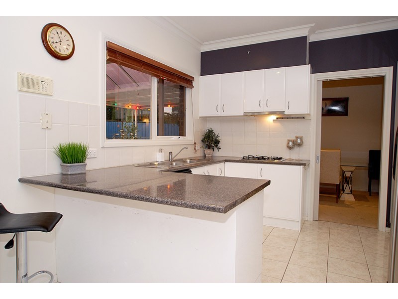 18B Tandragee Close, Wantirna South VIC 3152