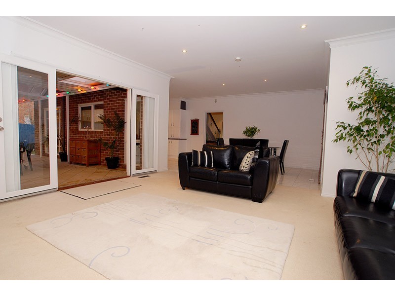 18B Tandragee Close, Wantirna South VIC 3152