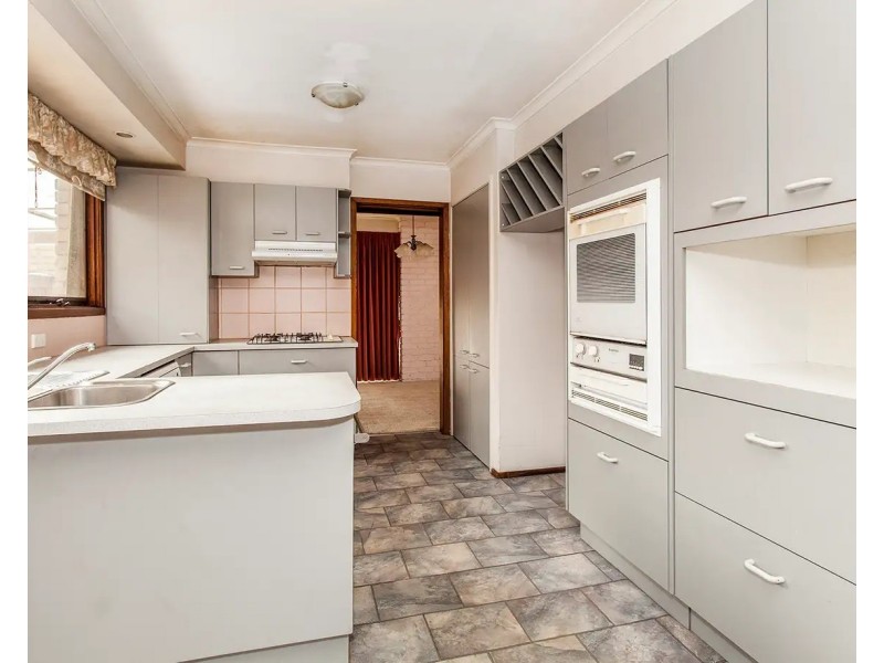32 Rosemary Street, Chadstone VIC 3148