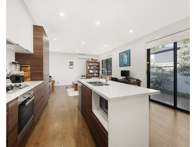 2/101 Barmah Drive West, Wantirna VIC 3152