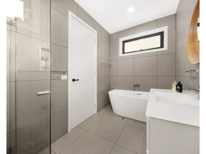 2/101 Barmah Drive West, Wantirna VIC 3152
