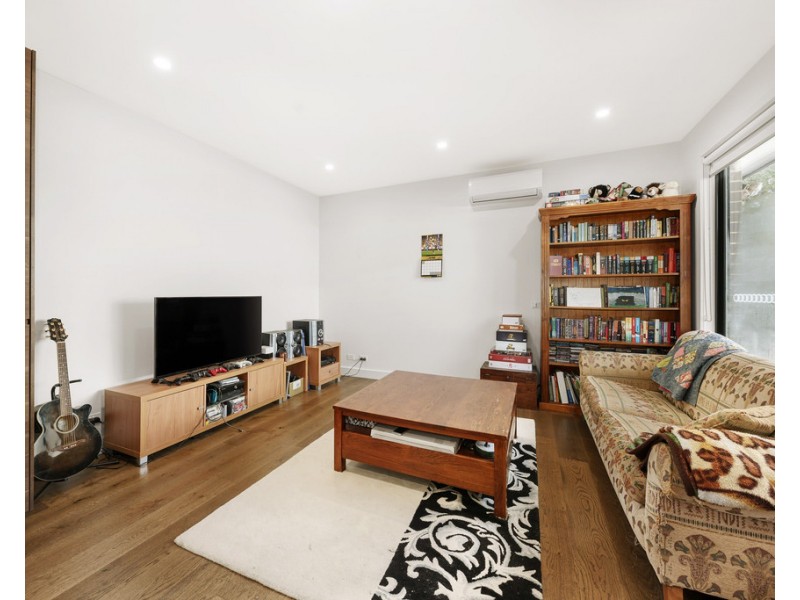 2/101 Barmah Drive West, Wantirna VIC 3152
