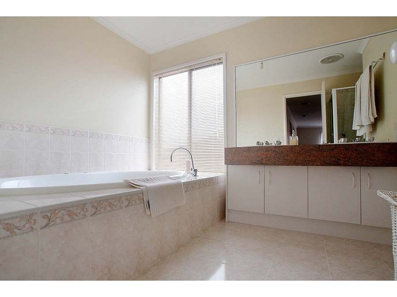 1 Blackham Court, Wantirna South VIC 3152