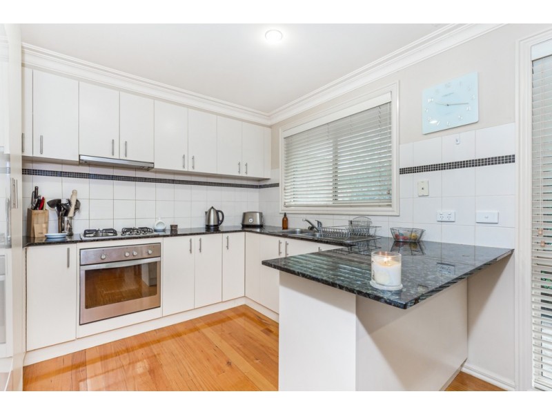 2/21 Poole Street, Burwood VIC 3125