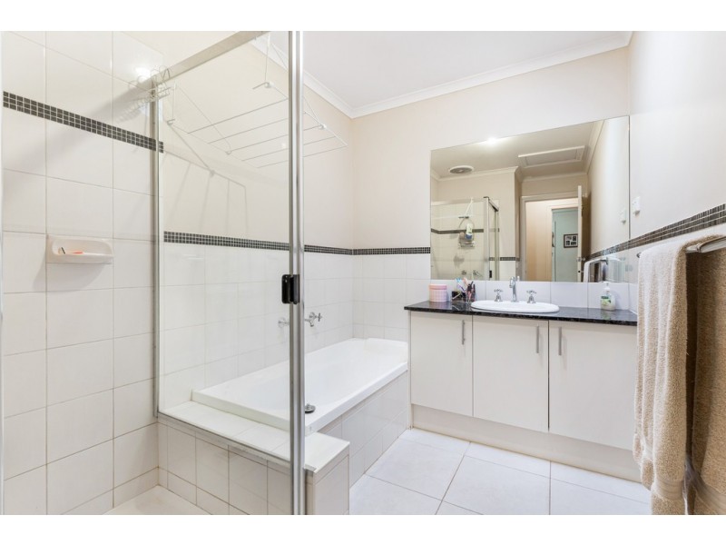 2/21 Poole Street, Burwood VIC 3125