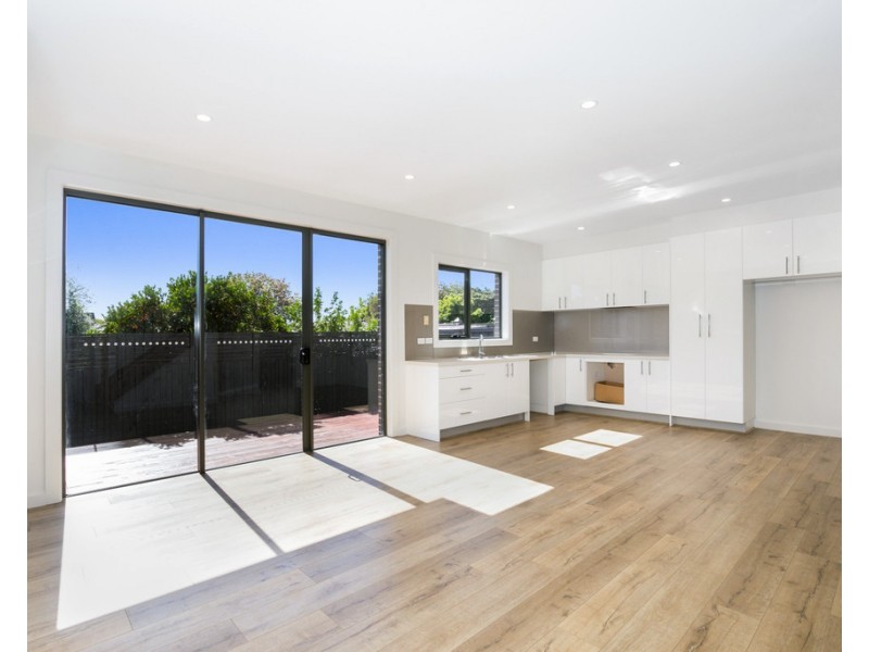 2/22 Greenwood Street, Burwood VIC 3125