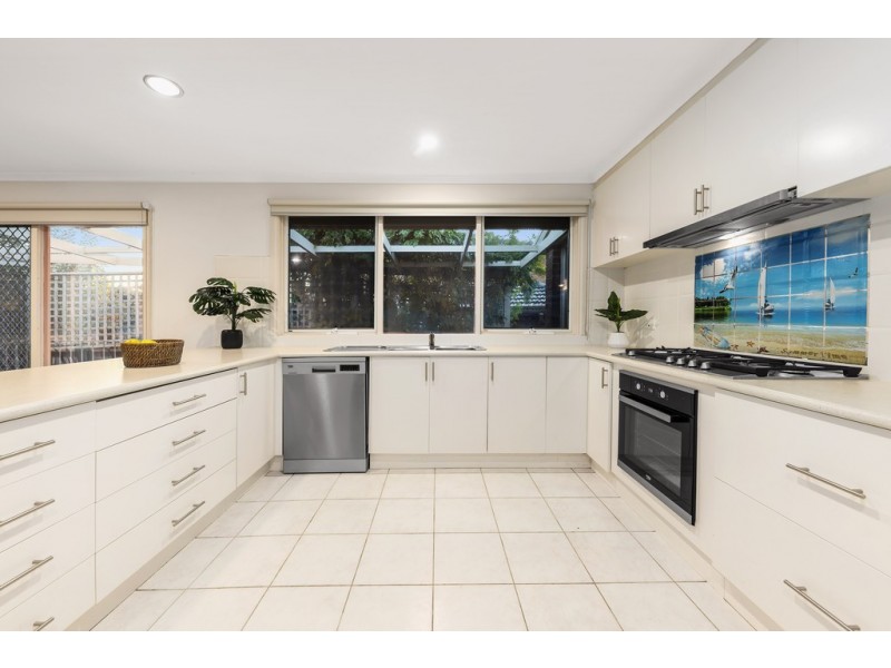 11 Reita Avenue, Wantirna South VIC 3152