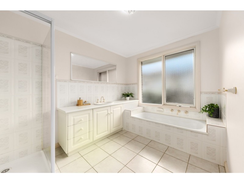 11 Reita Avenue, Wantirna South VIC 3152