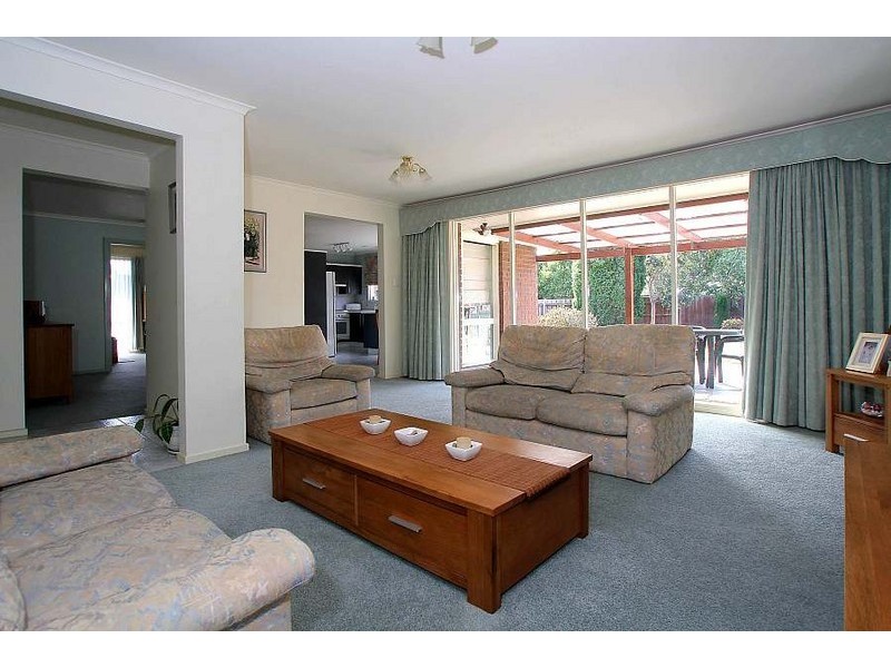 16 Tintern Crescent, Wantirna South VIC 3152