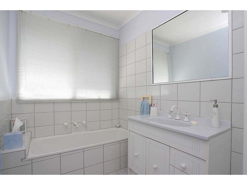 16 Tintern Crescent, Wantirna South VIC 3152