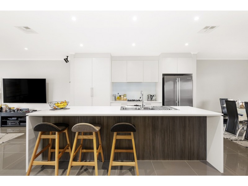 6 Mulberry Walk, Wantirna South VIC 3152