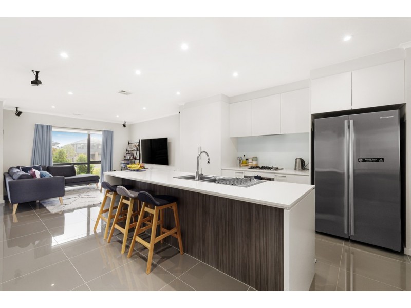 6 Mulberry Walk, Wantirna South VIC 3152