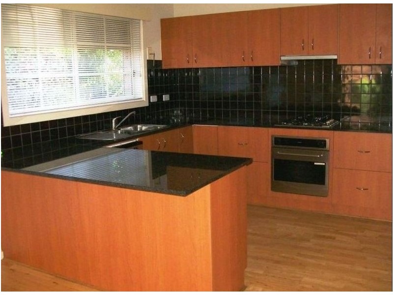 2/20 Kensington Place, Wantirna South VIC 3152