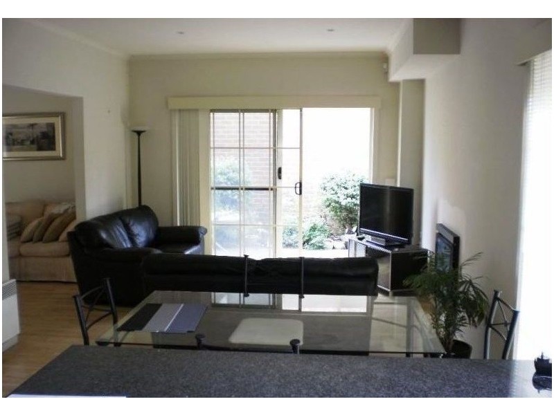 2/20 Kensington Place, Wantirna South VIC 3152