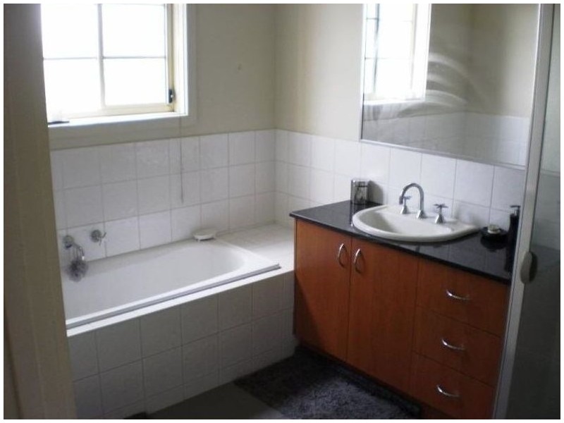 2/20 Kensington Place, Wantirna South VIC 3152