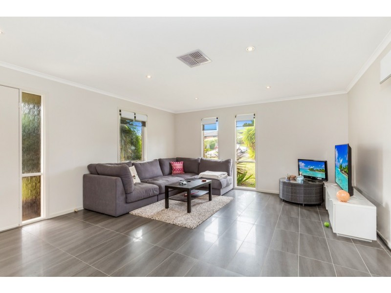 75 Dandelion Drive, Rowville VIC 3178