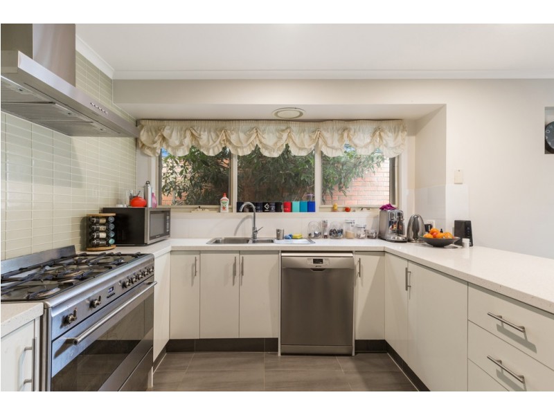 75 Dandelion Drive, Rowville VIC 3178