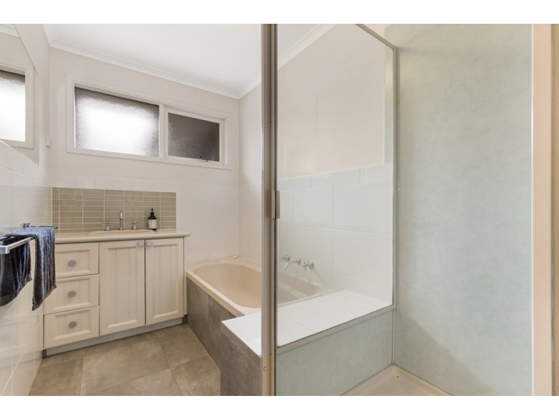 75 Dandelion Drive, Rowville VIC 3178