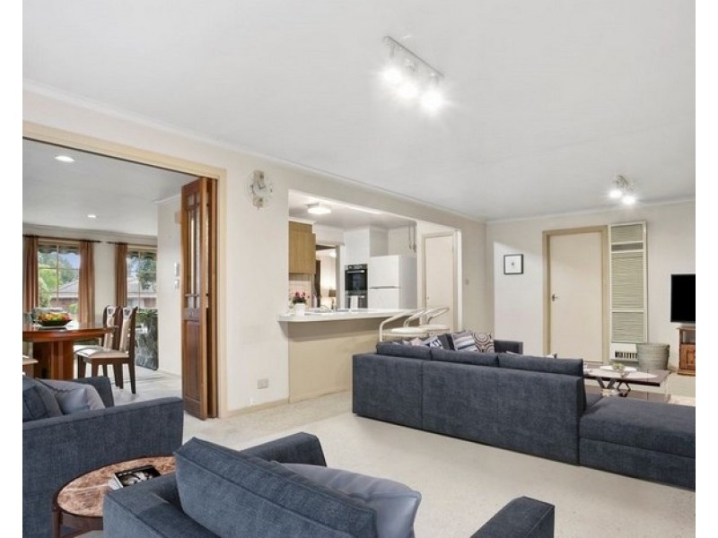 13 Roycroft Ave, Wantirna South VIC 3152