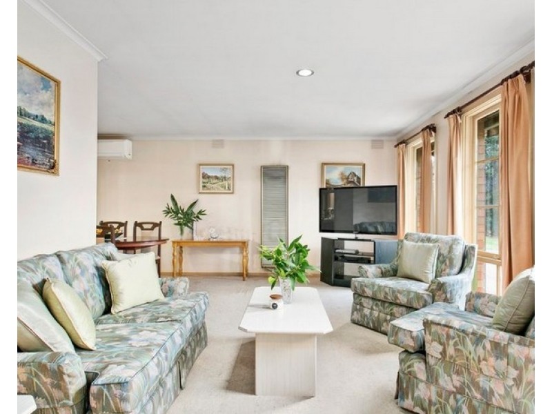 13 Roycroft Ave, Wantirna South VIC 3152