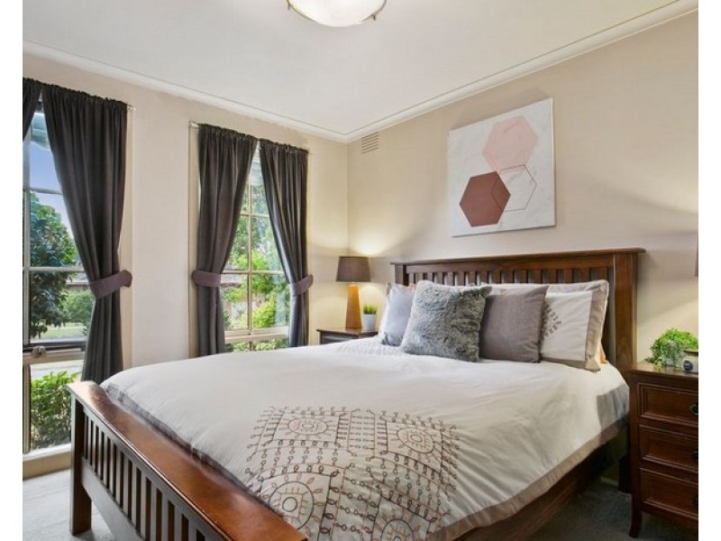 13 Roycroft Ave, Wantirna South VIC 3152