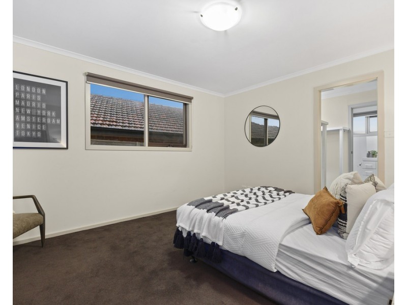 8 Hamilton Crescent, Doncaster East VIC 3109