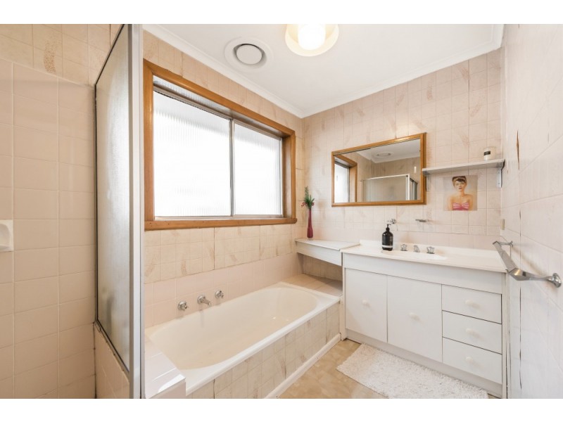 2 Berkley Street, Wantirna South VIC 3152