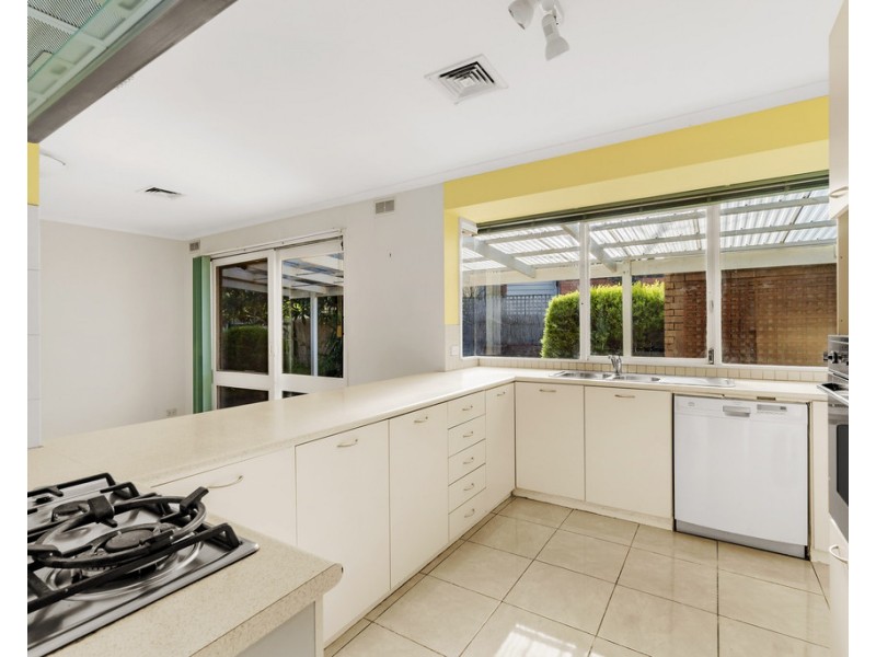 14 Mowbray Drive, Wantirna South VIC 3152