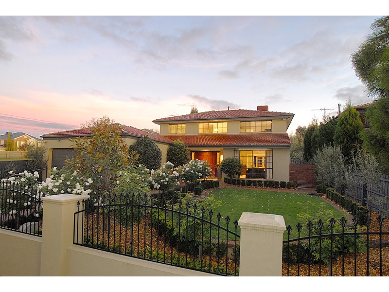 2 Miriam Close, Wantirna South VIC 3152