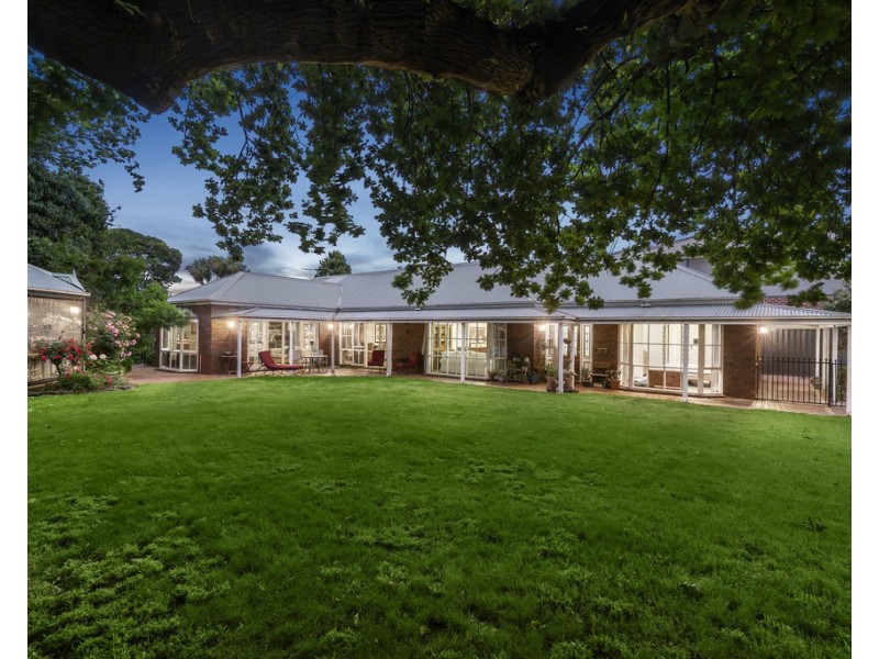 11 Hertford Court, Wantirna South VIC 3152