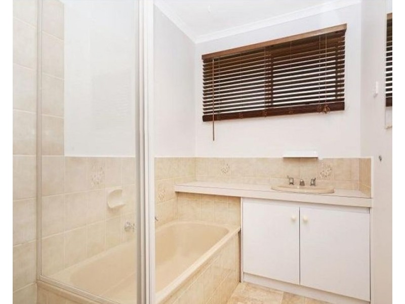 27 Wentworth Street, Cranbourne North VIC 3977