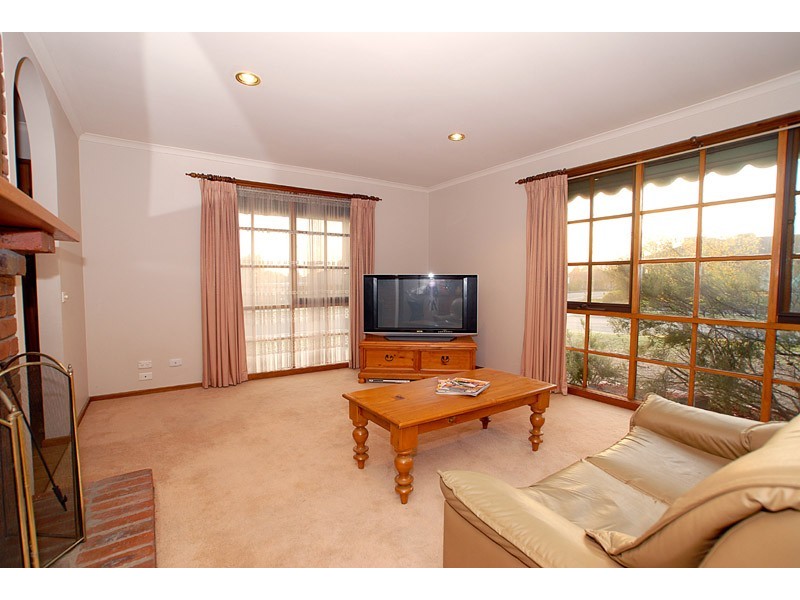 27  Van Court, Narre Warren VIC 3805