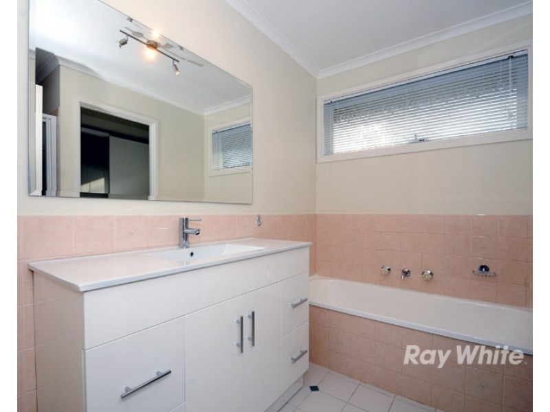 33 Lumeah Crescent, Ferntree Gully VIC 3156