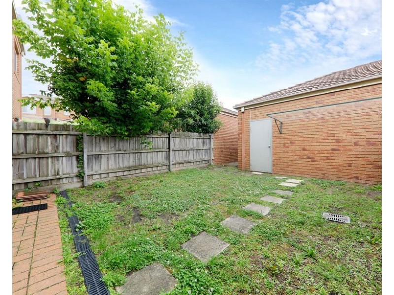18 Larkspur Circuit, Glen Waverley VIC 3150