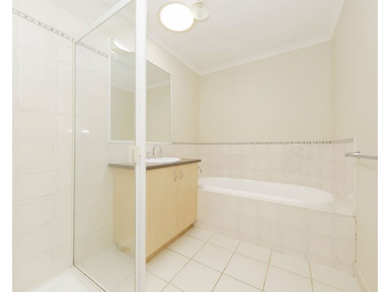 18 Larkspur Circuit, Glen Waverley VIC 3150