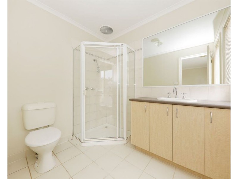 18 Larkspur Circuit, Glen Waverley VIC 3150