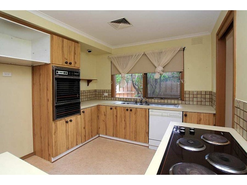 11 Merryn Grove, Wantirna South VIC 3152