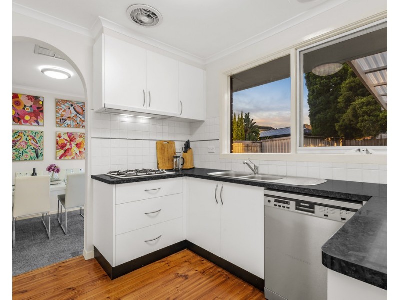 8 Amour Court, Wantirna South VIC 3152